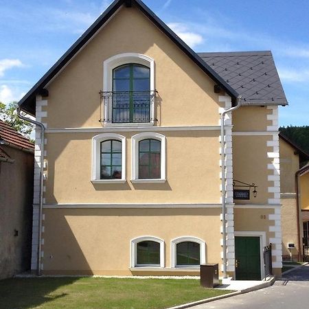 흐라데츠 나트 모라비치 Old House B&B 외부 사진